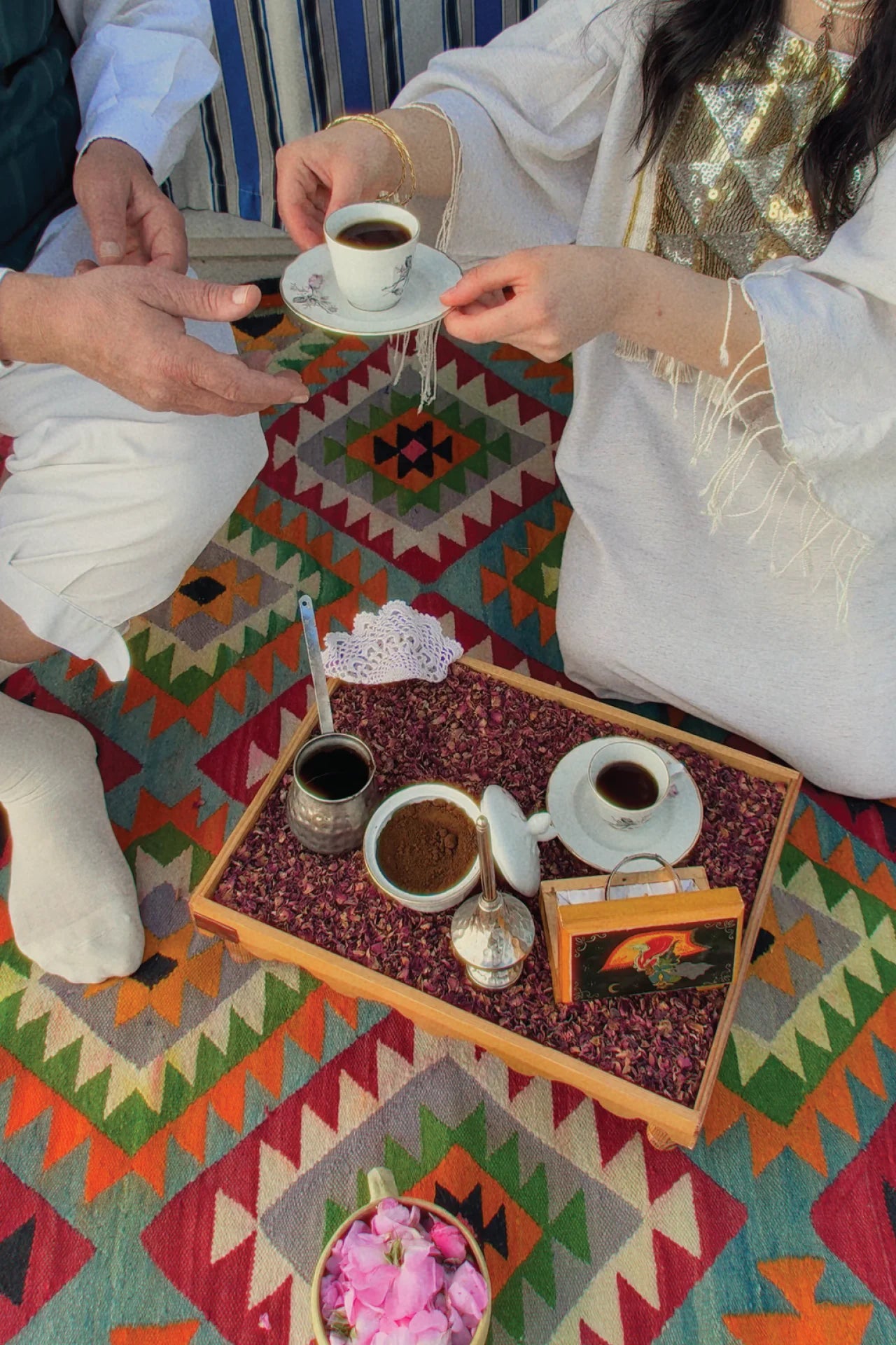 قهوة عــربي بالـورد - سرّ العشرة