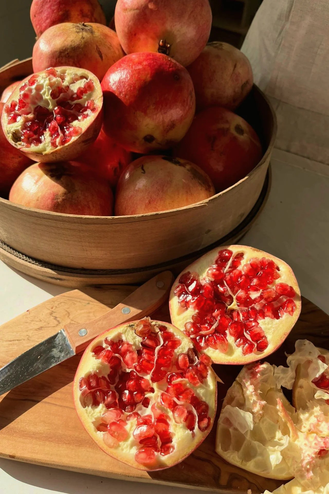 معجون رمان بالجلجلان واللوز